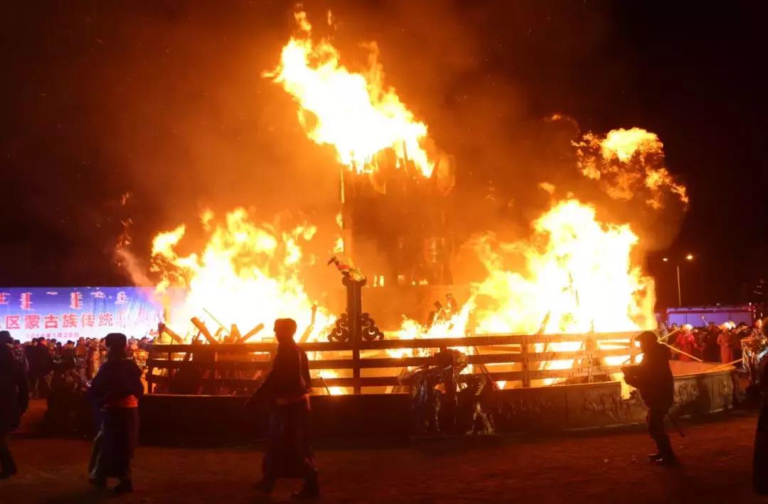 蒙古族小年祭火仪式,蒙古族祭火仪式一般几点开始