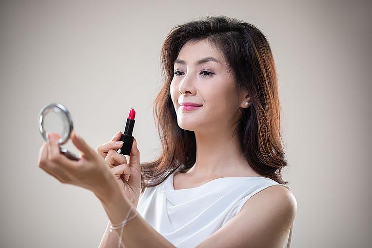 李佳琦推荐中老年口红,迪奥口红哪一款适合中老年人