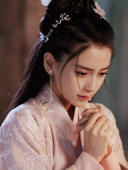 HM辱华升级！杨颖发文玩心机被识破，陈冠希一招让耐克遭重创