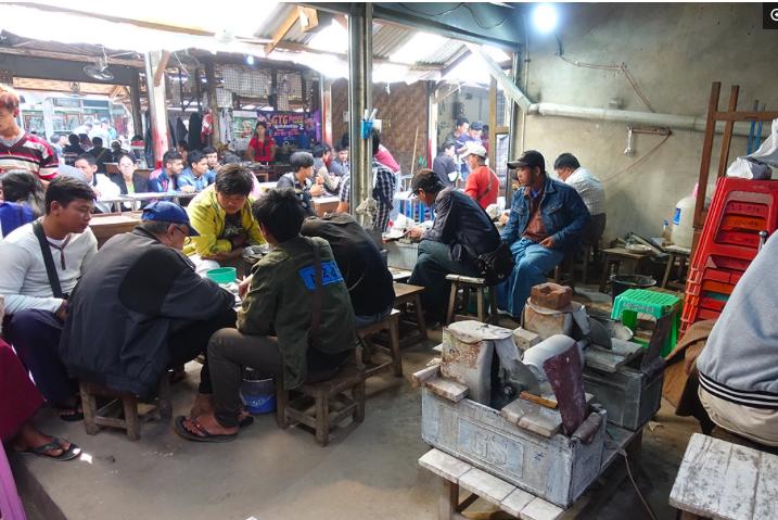 中国女子缅甸行,东西卖给中国人,但中国人去看要先买门票