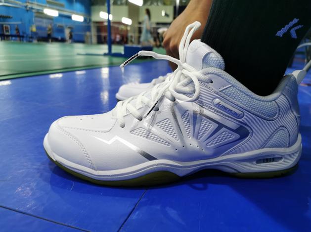川崎羽毛球鞋追风系列k388d,川崎k359羽毛球鞋测评