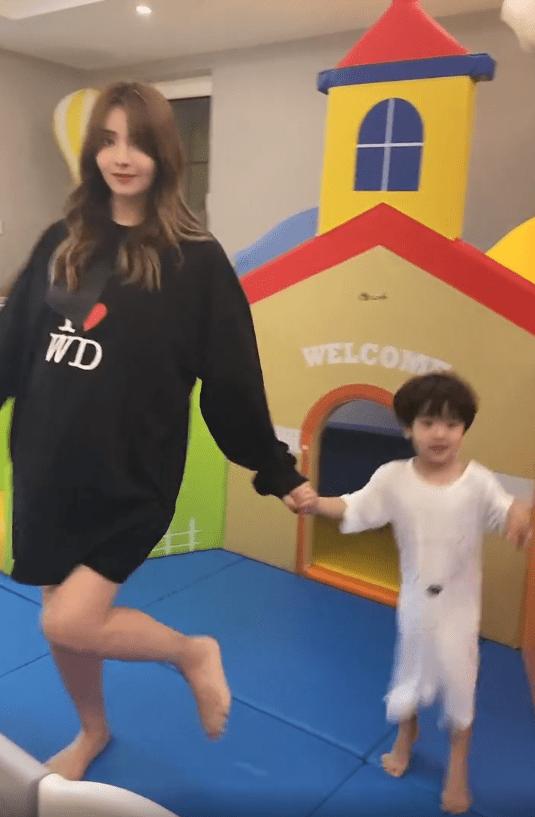 麦迪娜分享二胎生产日记,麦迪娜晒产前产后对比照