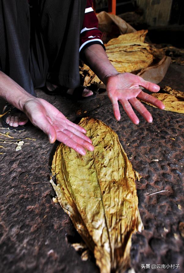 云南竹筒烟袋烟丝制作,云南烟丝用什么烟斗抽比较好