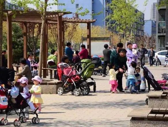 孩子无缘无故哭迷信说法,小孩子看到某个人就哭是怎么回事