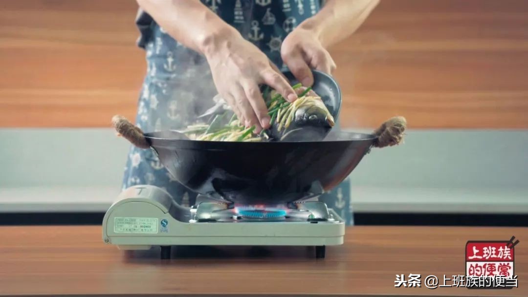 正宗重庆人做鱼的方法,新疆人最简单的做鱼方法