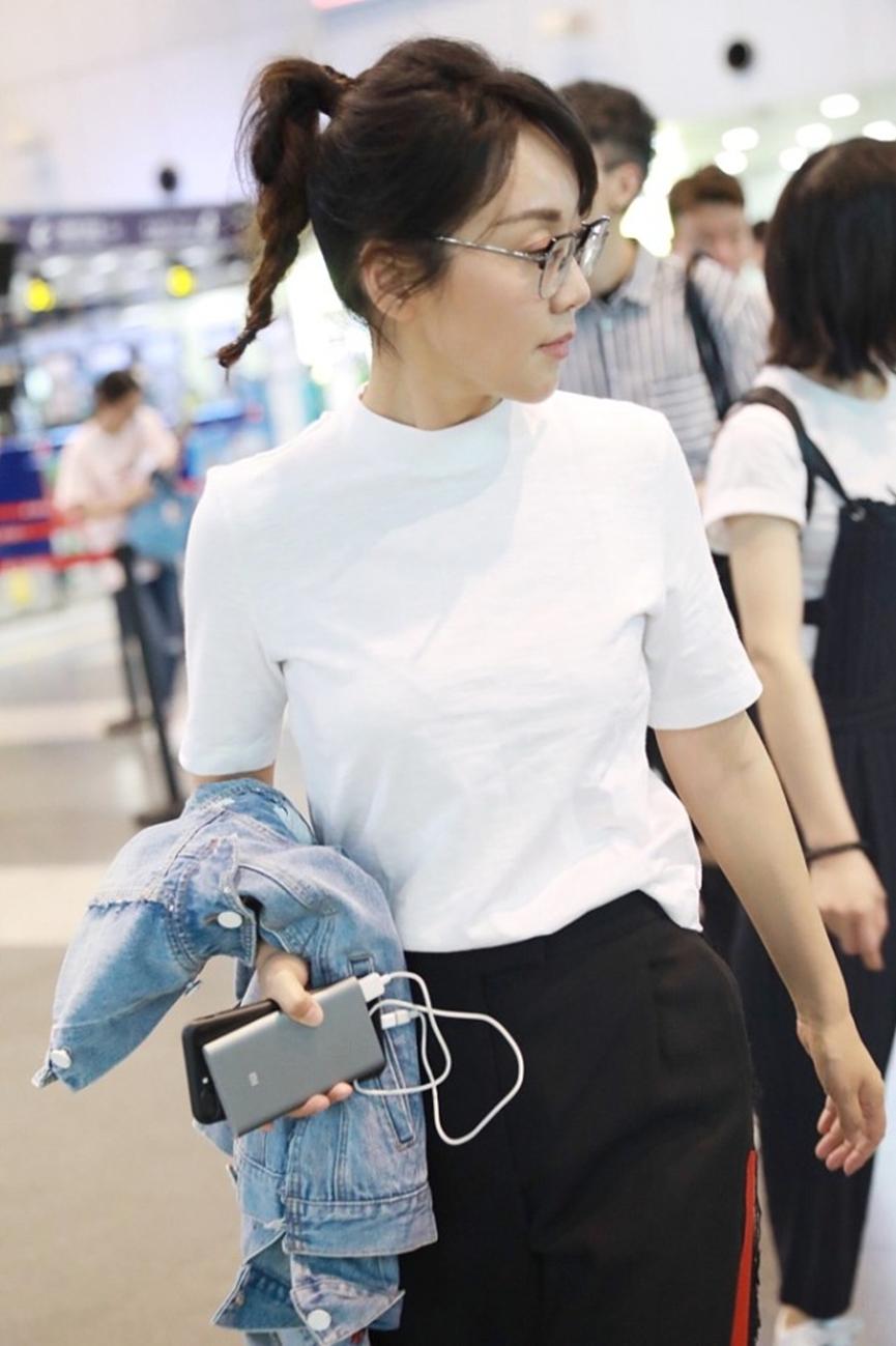 闫妮减龄穿衣搭配,闫妮上衣搭配裤子