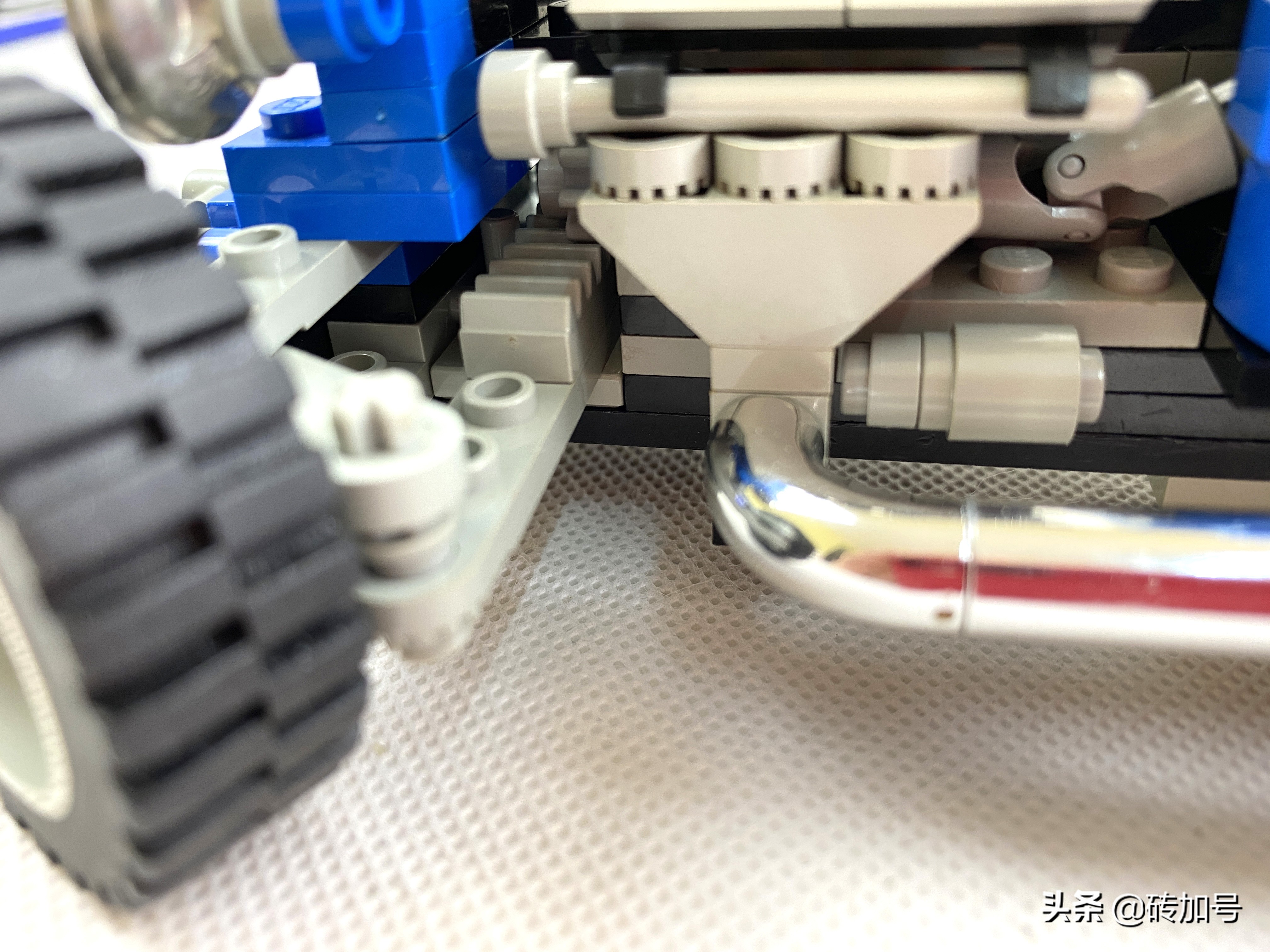 乐*官高**方出的少数几辆HotRod,借5541蓝色狂怒揭开尘封的模型小组