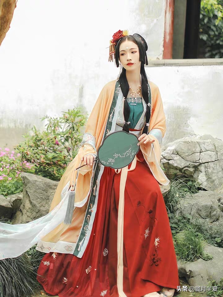 大唐不夜城汉尚华莲汉服体验馆,重回汉唐和汉尚华莲的汉服哪家好