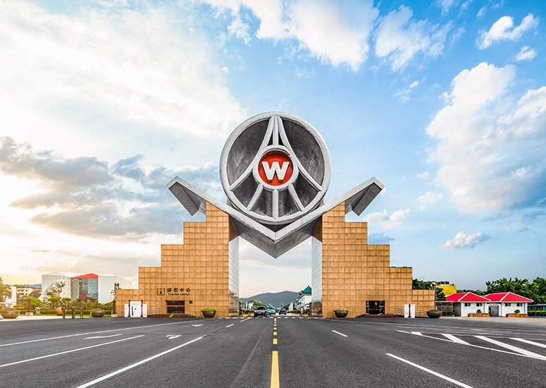 巨龙腾飞日出东方,日出东方中国龙酒