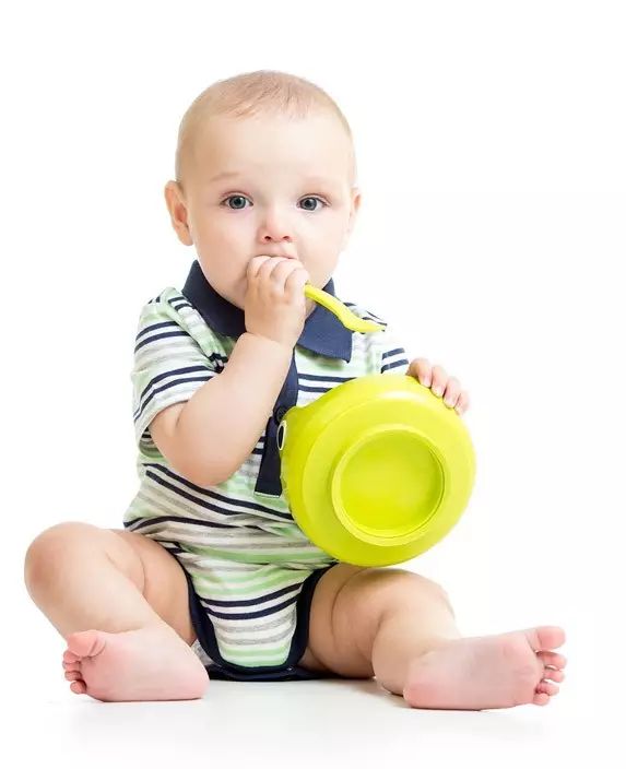 给宝宝吃大人油的后果,宝宝多大可以吃大人的饭