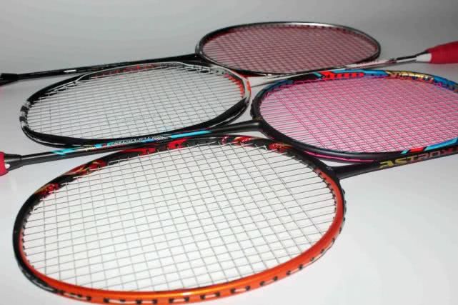 进攻型羽毛球拍推荐排行榜前十名,快速进攻高端羽毛球拍推荐