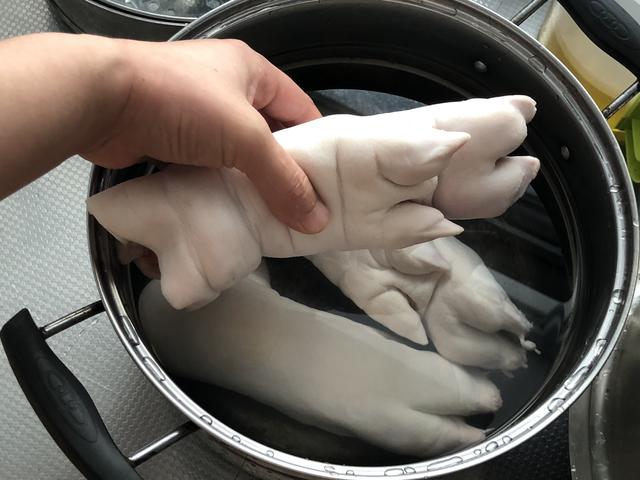 炖猪脚怎样煮的又烂又软,炖猪脚放醋可以让猪脚软烂吗