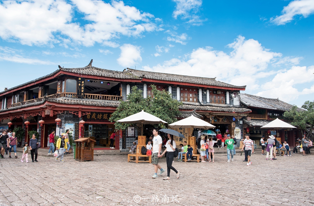 丽江四方街是古城里面吗,丽江四方街属于哪个古镇