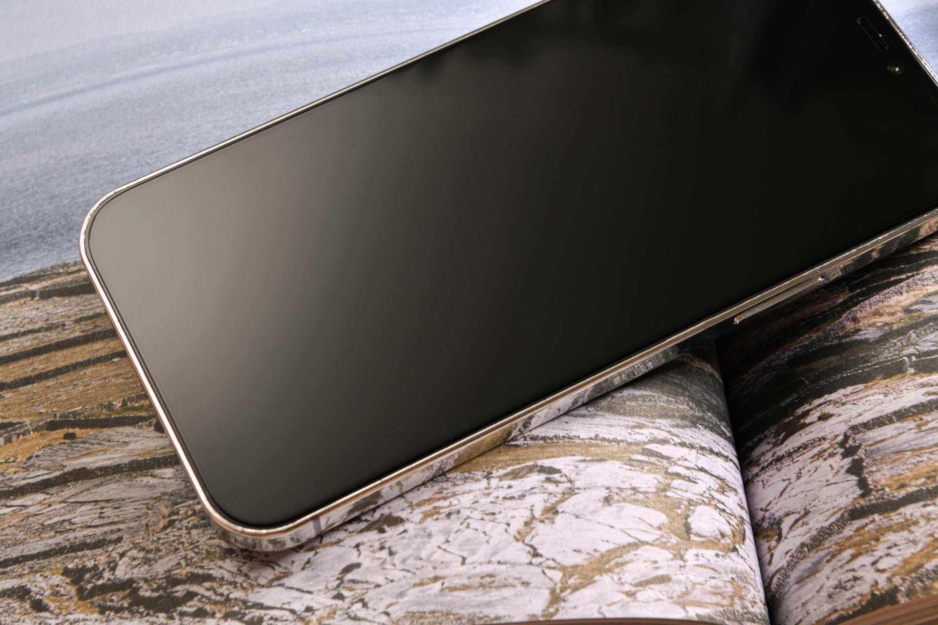 贵的钢化膜和便宜的有区别吗,手机钢化膜贵的和便宜的区别