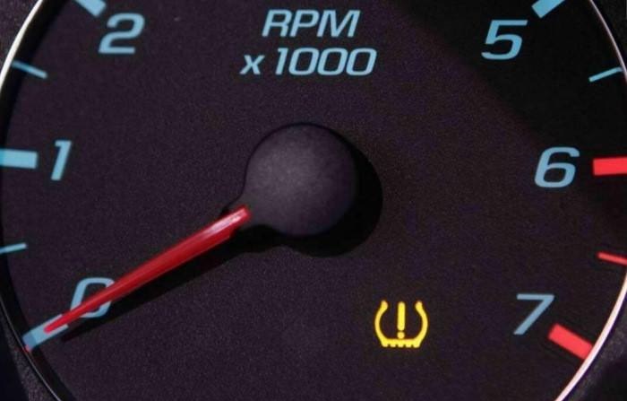 干货如何预防和应对爆胎,怎样装轮胎才能避免损坏胎压监测