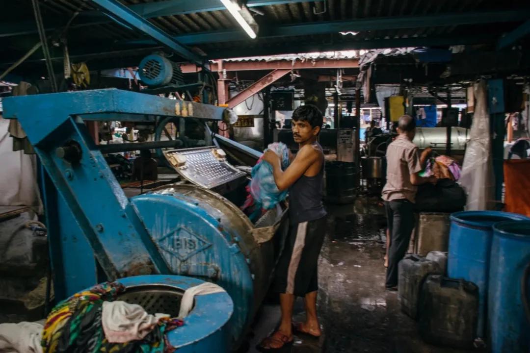 疫情失控的印度的大型洗衣场