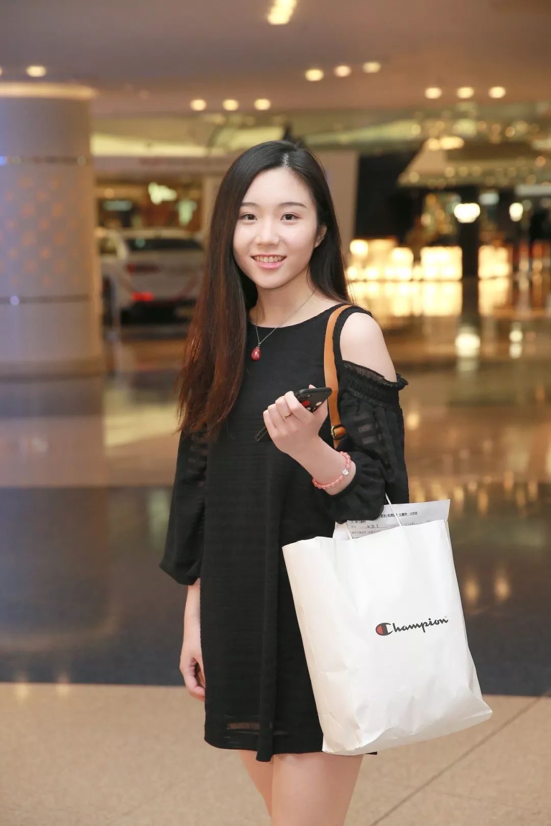 2020港姐十强亮相,港姐2019直击15位入围佳丽