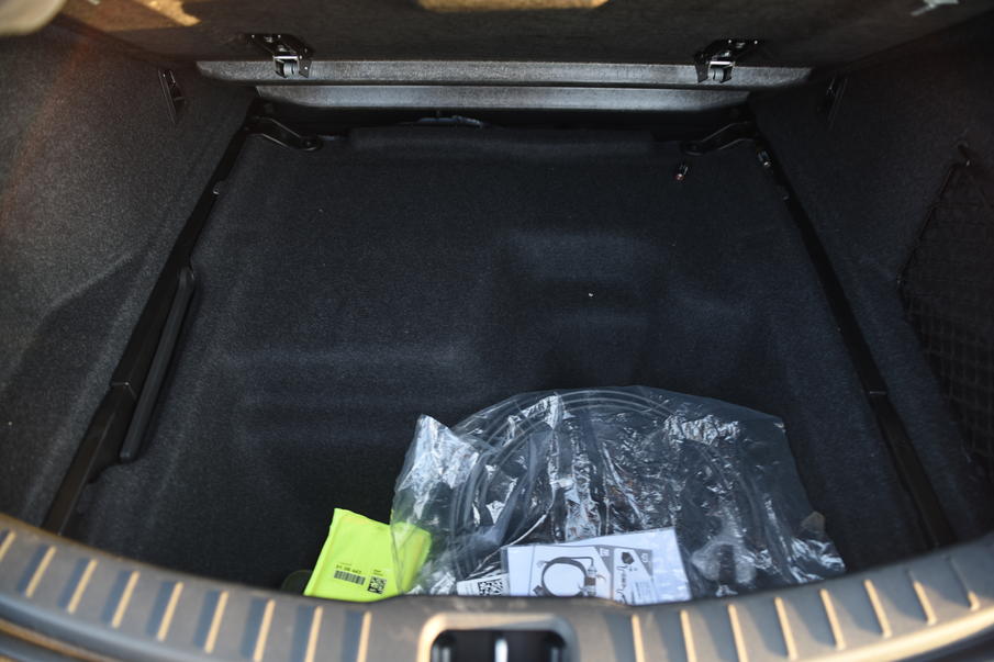 特斯拉新款model3与极星2,特斯拉新款model3和极星2