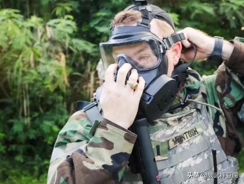 雅芳m50防毒面具的官网,m50防毒面具加上四目夜视仪