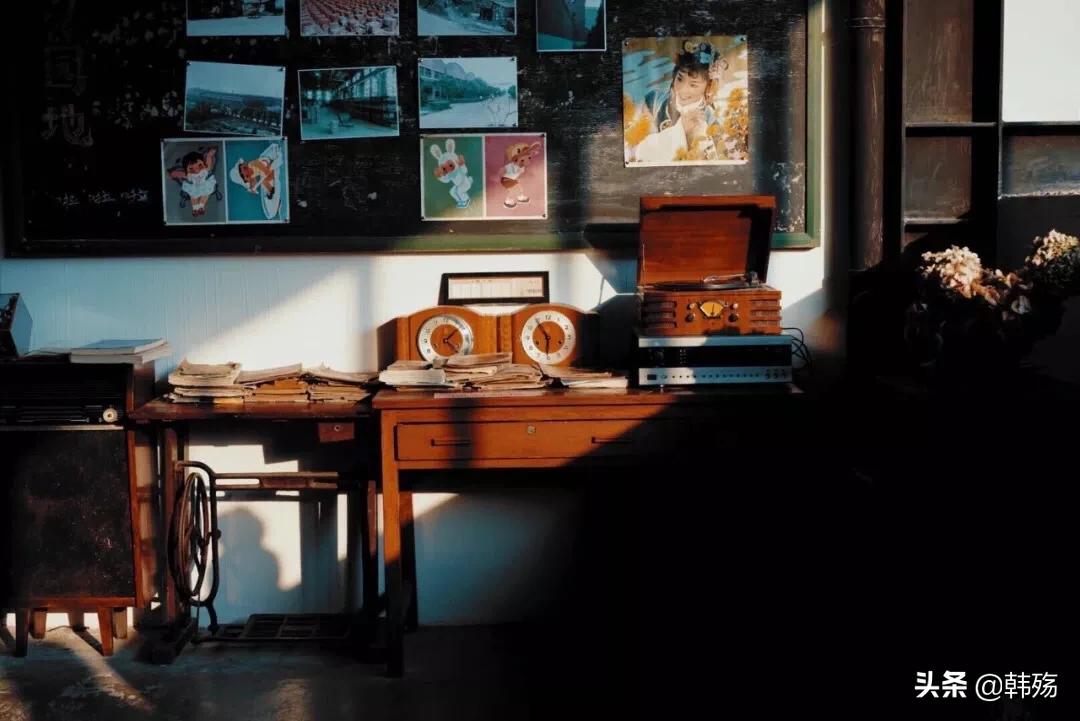 小时候偷偷抽了一口大人的烟,小时候偷抽我爸的烟被我爹发现了