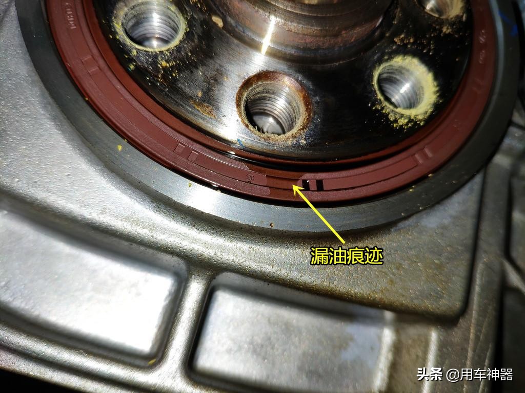 怎么处理发动机壳体漏油,发动机前油封漏油的处理办法