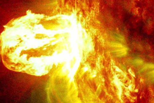 太阳对地球产生多大引力,太阳五次喷出比地球大10倍物质