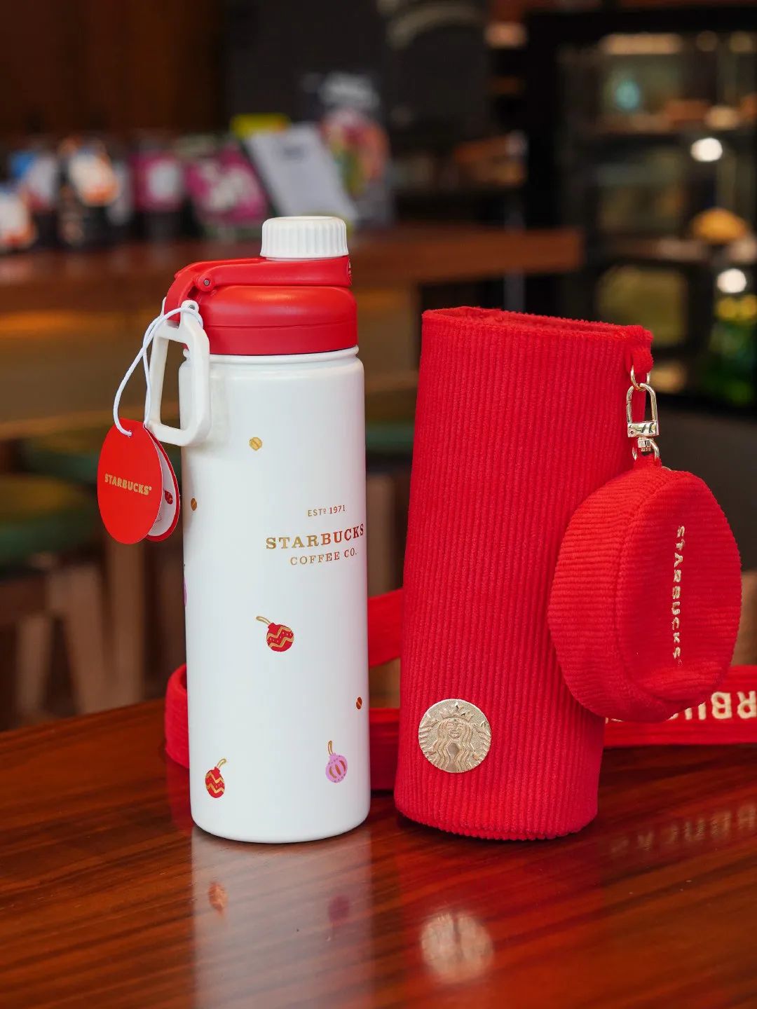瑞幸星巴克圣诞新品,瑞幸圣诞咖啡杯包装
