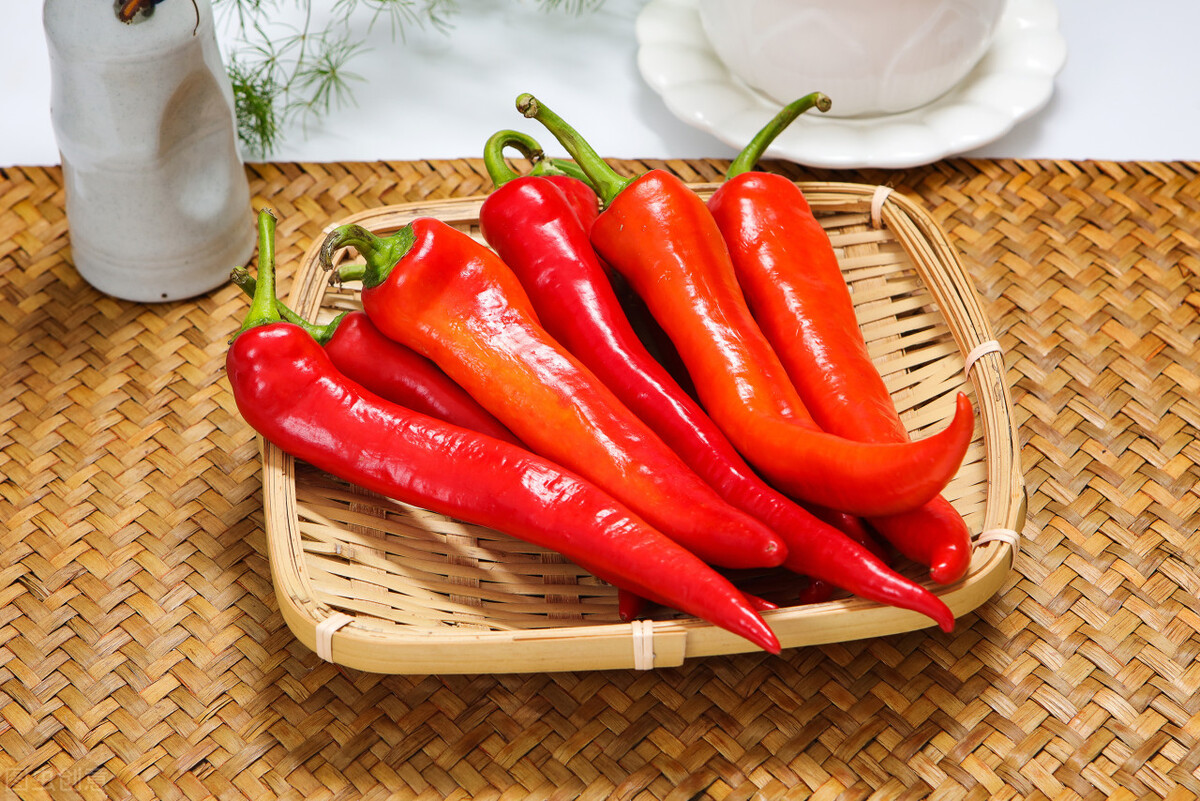 辣椒粕鸡饲料怎么用,辣椒粕喂鸡的利与弊