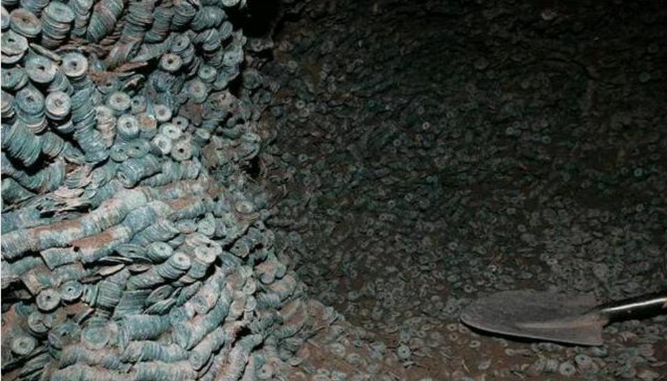 陕西人一夜暴富家中挖出宋代钱庄,陕西一农民挖地基挖出了钱窖