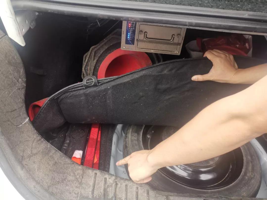 警示牌小心勿近,三角警示牌怎么放合适