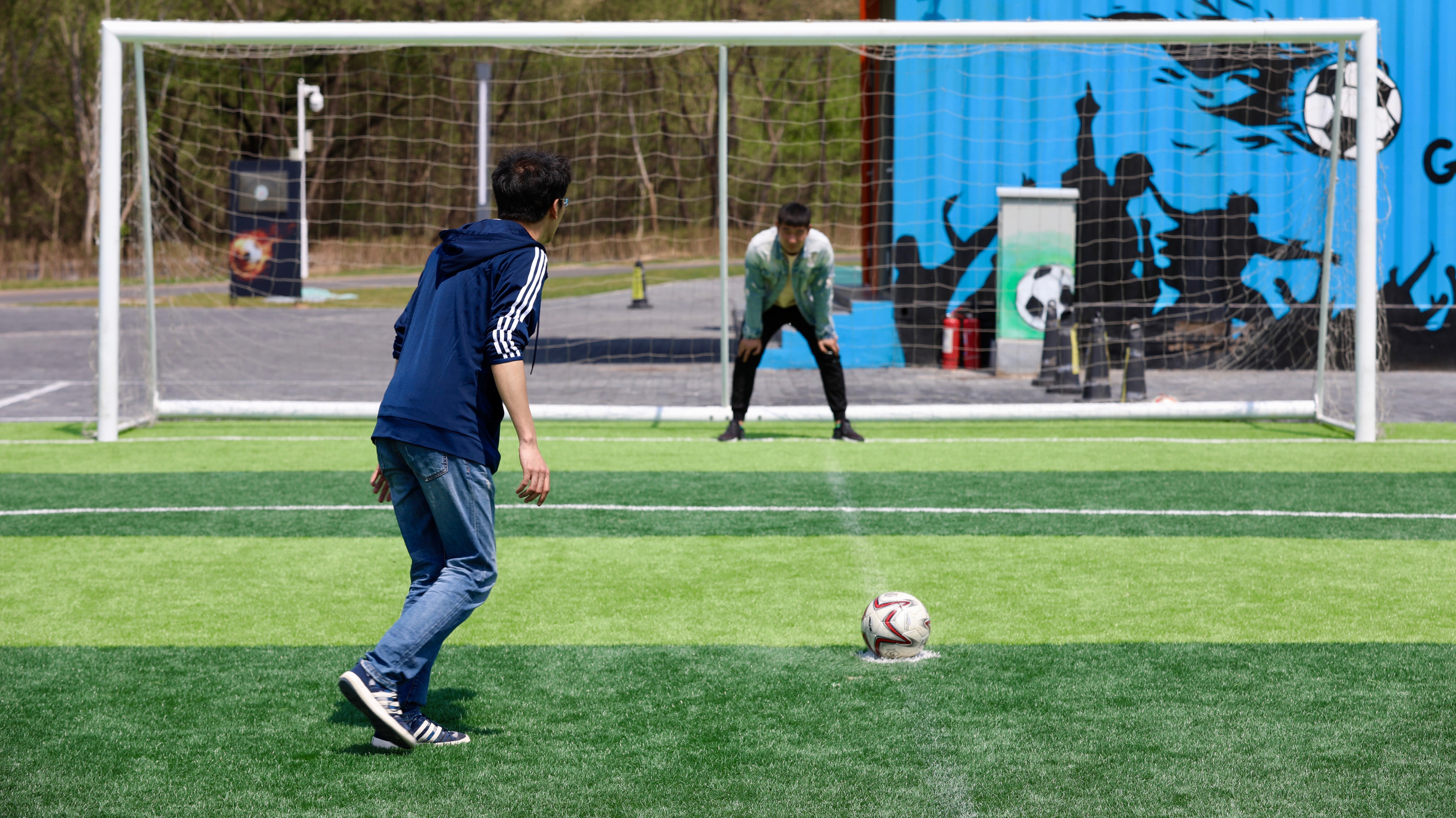 除了女人，男人的话题里，总是少不了“足球”两字