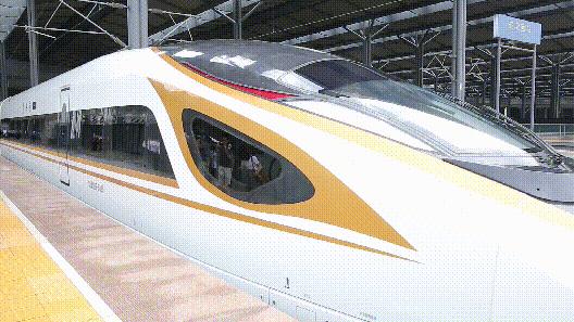 高铁副司机春运夜班的一天,高铁副司机服务春运