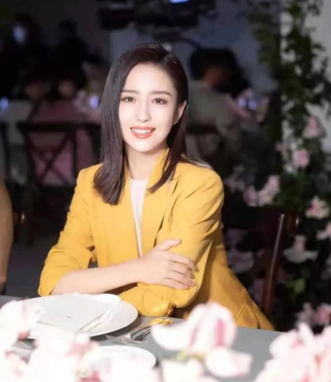 佟丽娅，恭喜离婚