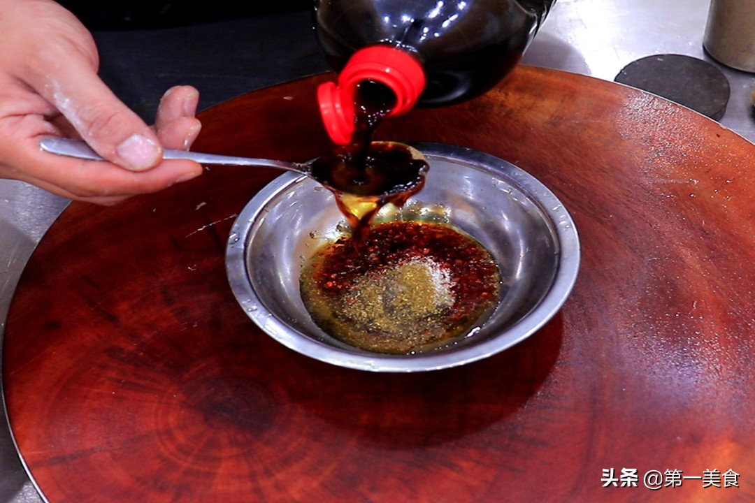 外边卖的鸡排自己制作,外面两块钱的鸡排是怎么做的