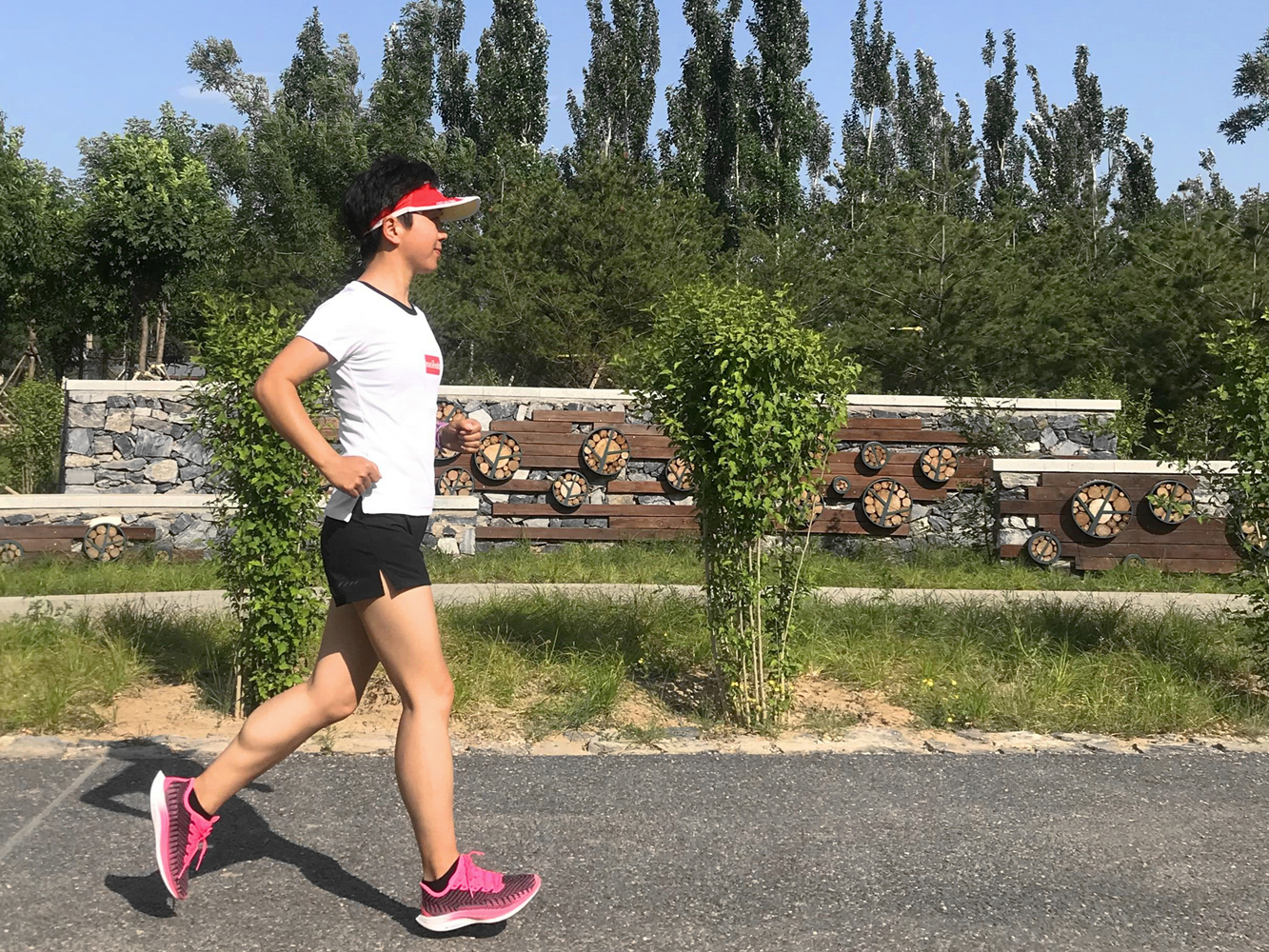 髂胫束摩擦综合征为什么不能下蹲,膝关节外侧髂胫束疼痛症状