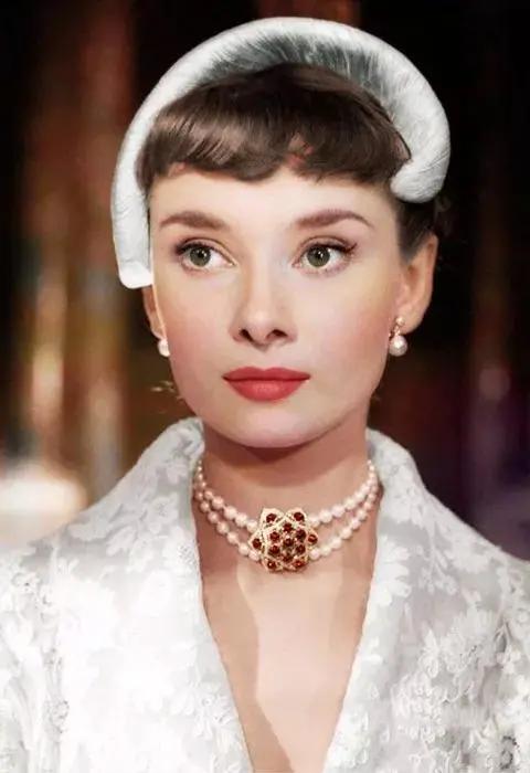 如何体现女王范,女性一定要有超显气质的珠宝