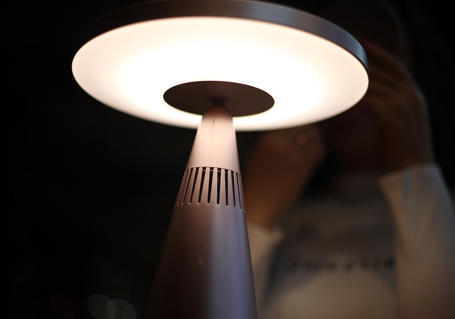 觅光化妆镜跟斐色耐哪个好,斐色耐折叠化妆镜测评