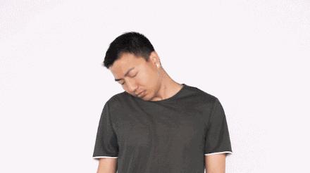 颈部酸胀僵硬两个动作帮你搞定,肩颈酸痛僵硬颈部活动受限