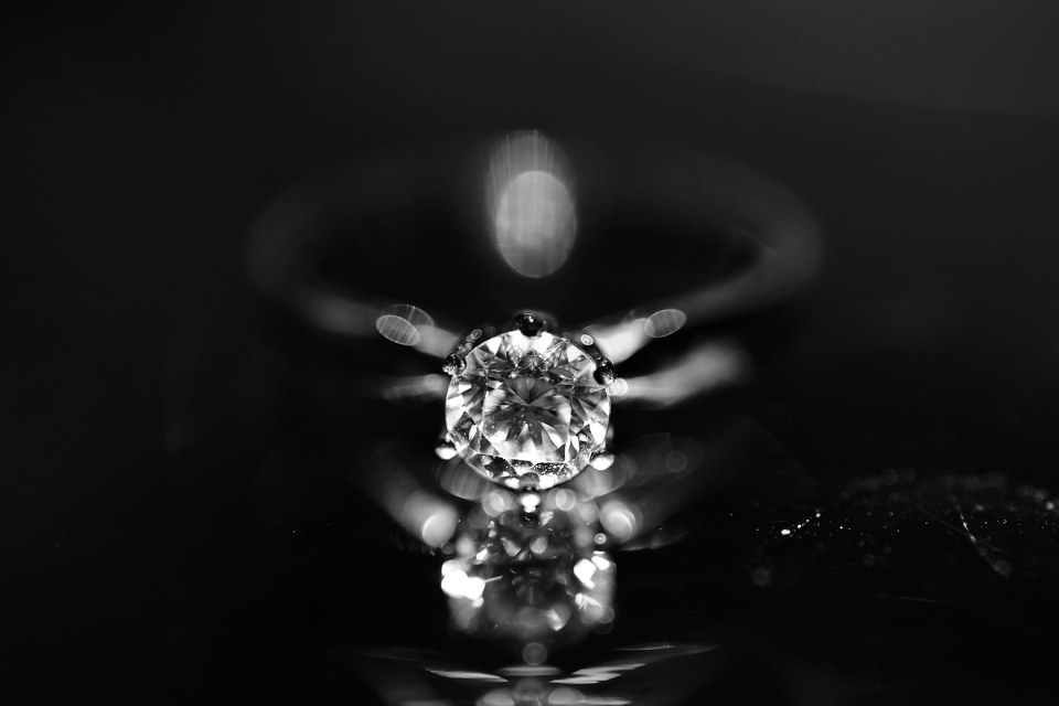 钻石恒久远一颗永流传好在哪 (钻石恒久远一颗永流传类似的句子)