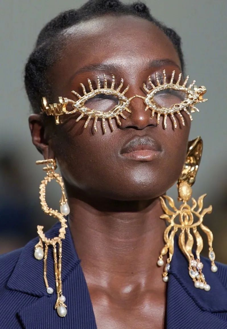 珍珠耳钉优雅永不过时,经典大方的耳钉