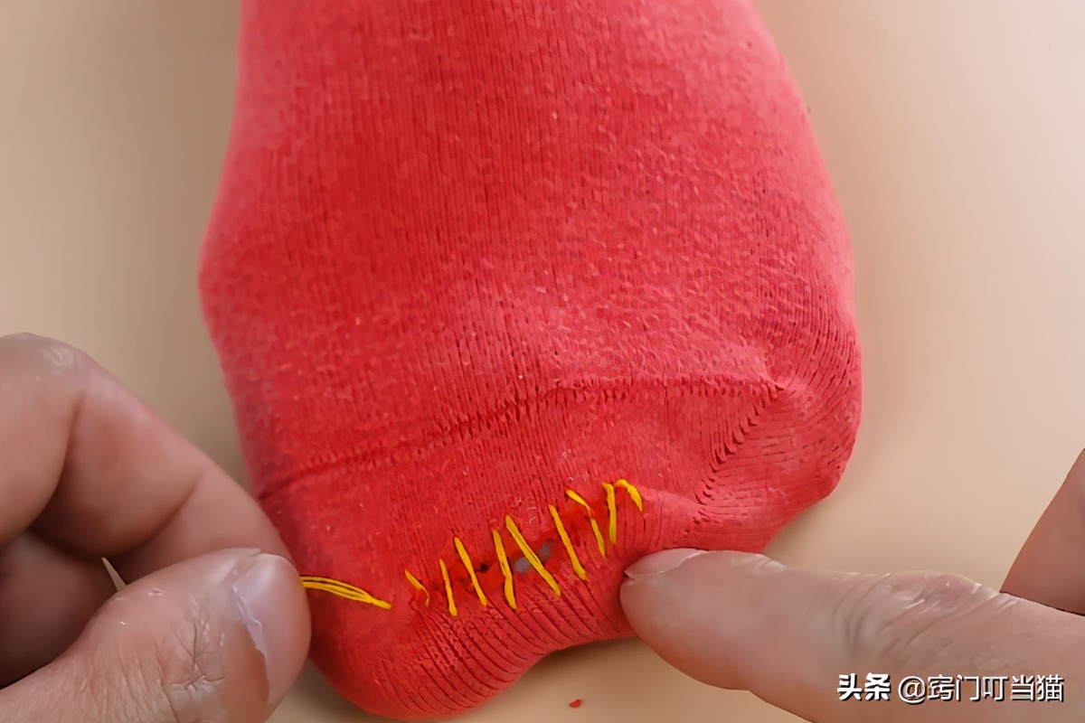 袜子破洞了要不要继续穿,袜子有洞要不要扔掉