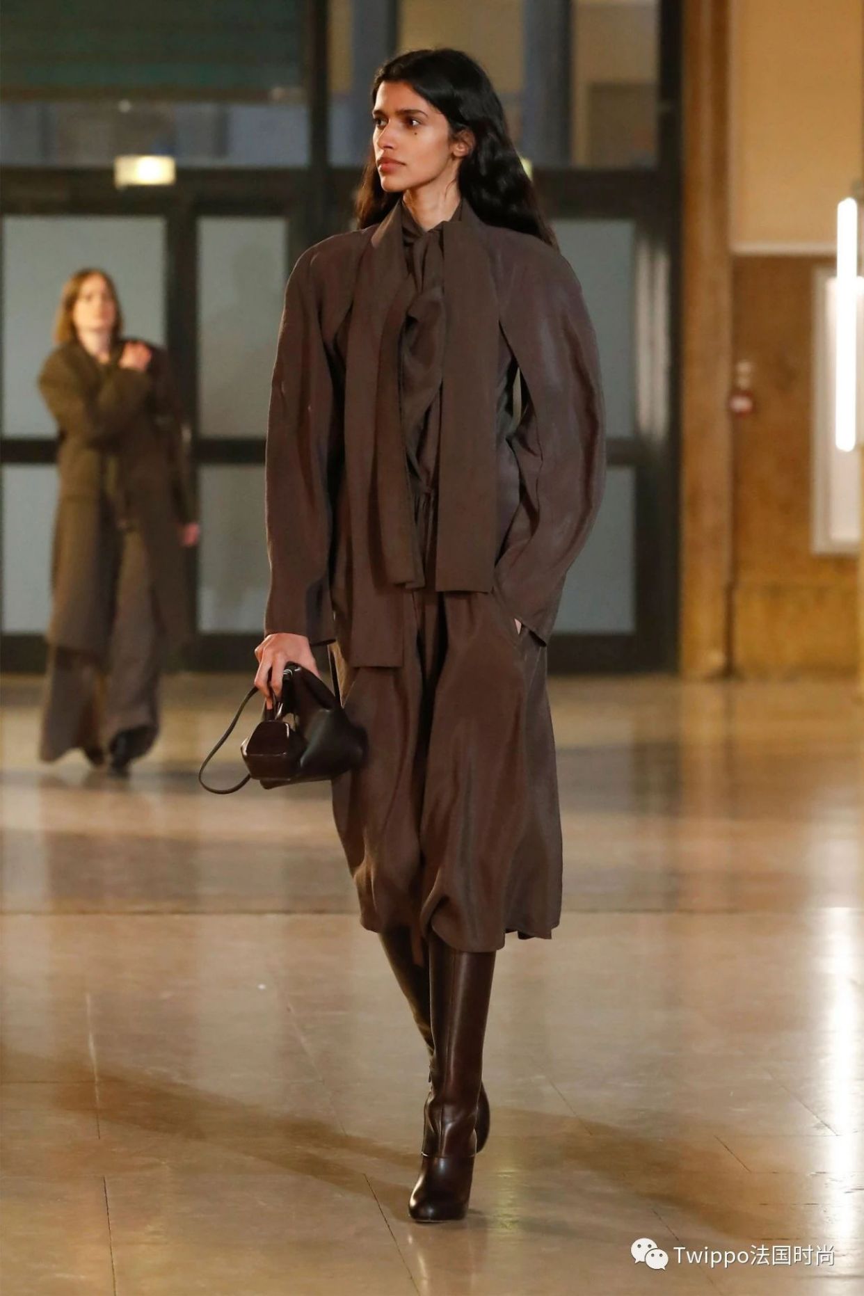 2020秋冬巴黎时装周givenchy秀场 (jacquemus 2020巴黎时装周秀场)