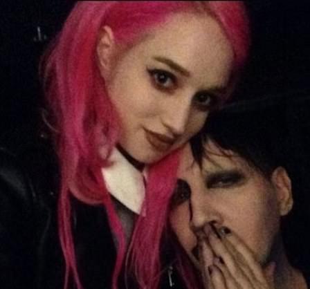 凉了！好莱坞巨星诱奸虐待11人，警察包围豪宅，被业界彻底抛弃