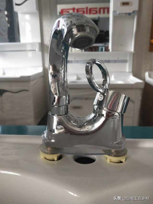 厨房纱窗油污怎么清洗,酒店厨房重油污清洗