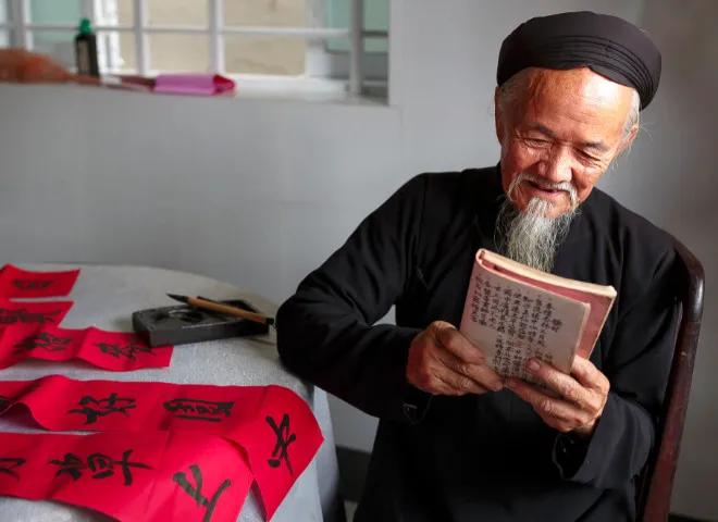 手机碎片化的危害,现在的你还在坚持阅读纸质书吗