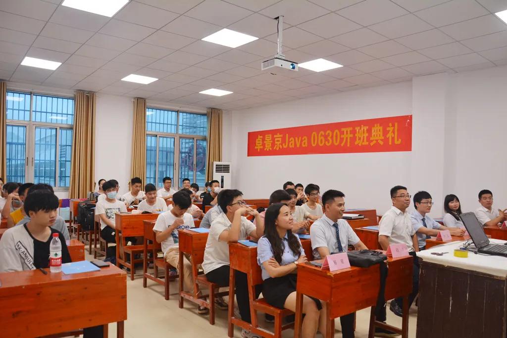 卓景京丨开班典礼，新的开始，值得为梦想全力以赴