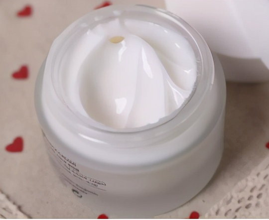 如何挑一款颈霜,颈部抗皱颈霜