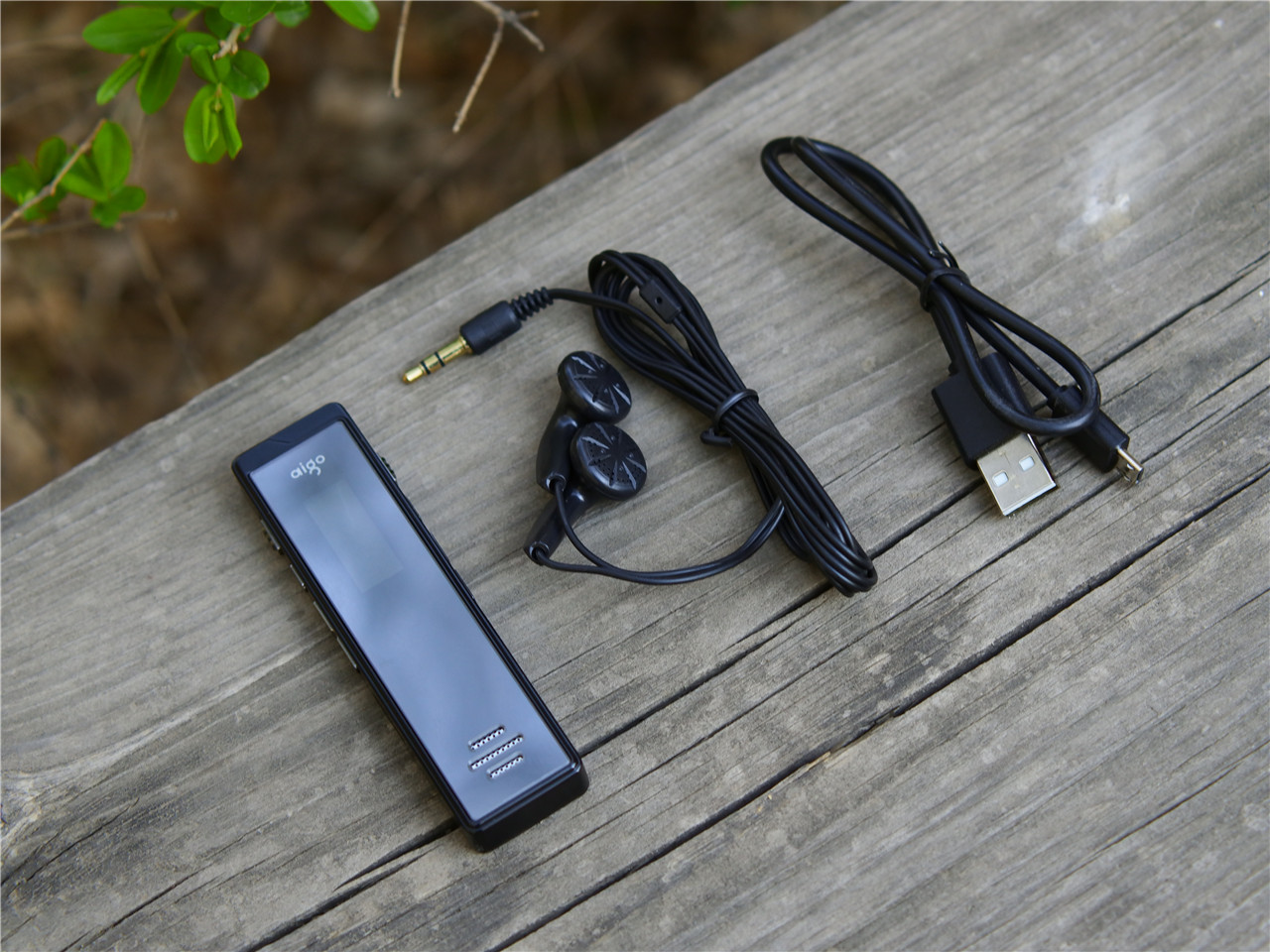 爱国者6811数码录音笔如何听mp3,爱国者r6811录音笔简评不足200元