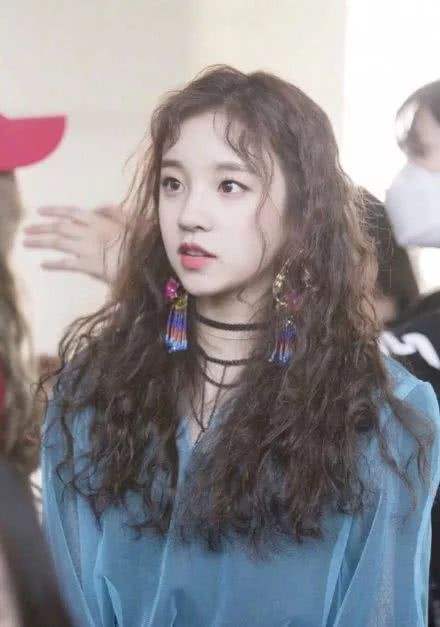 同样是烫羊毛卷，为何你烫就很显老？原因基本离不开这2点