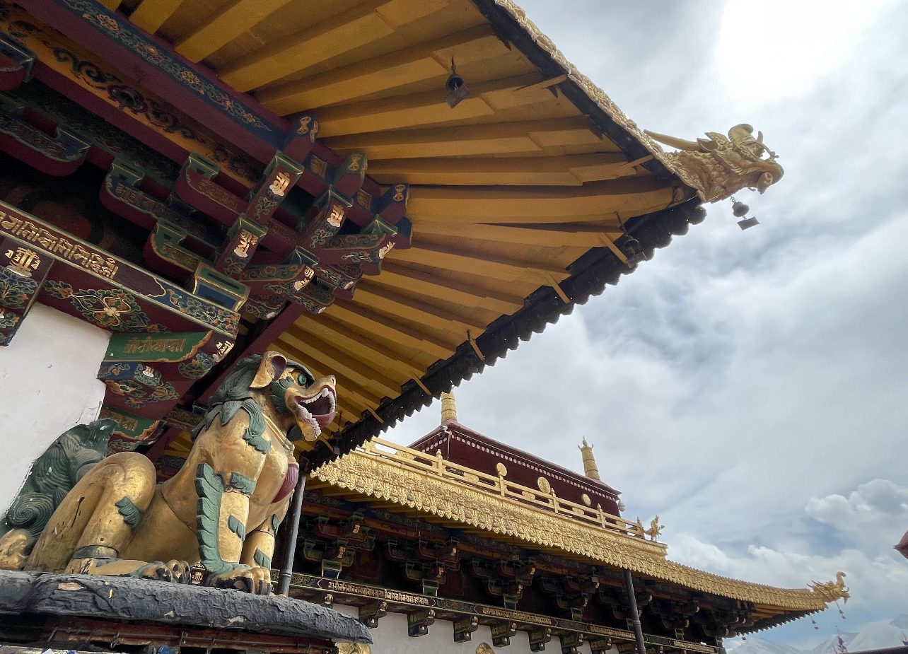 游1300年历史大昭寺，遇17岁无证导游，她说已做了四年讲解